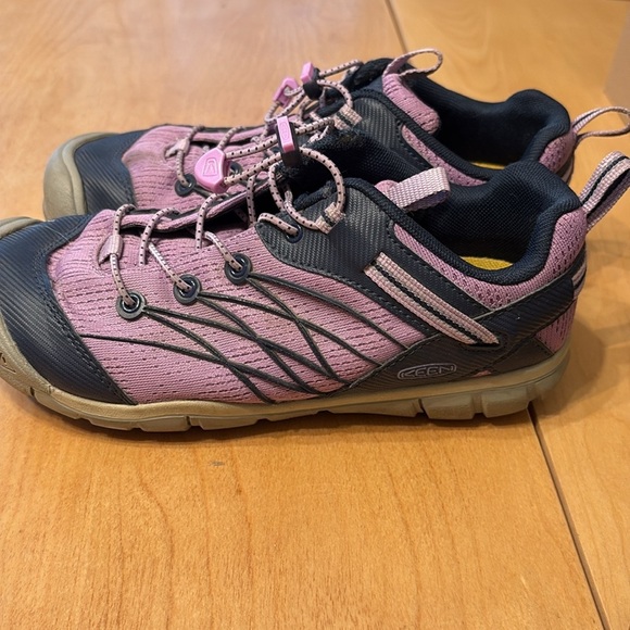 Keen Women’s Chandler CNX Sneaker.  Size 5 - Picture 3 of 9